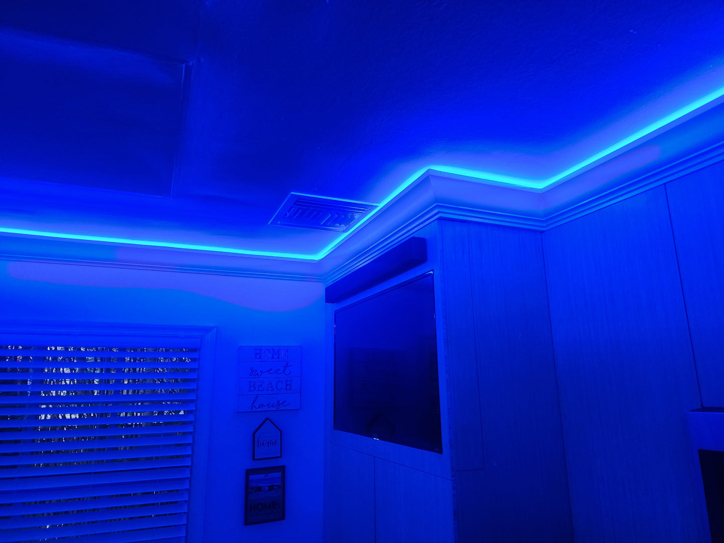 6 1/4" Twin Cove Crown Molding with White and Color Changing Lights