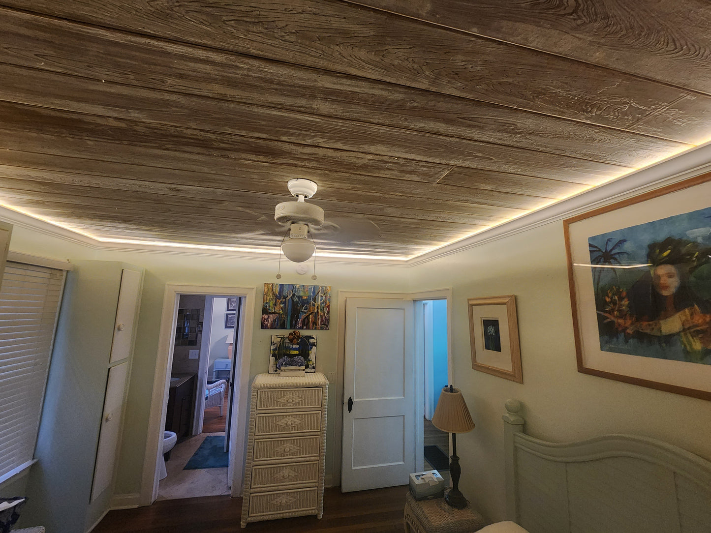 6 1/4" Twin Cove Crown Molding with White and Color Changing Lights